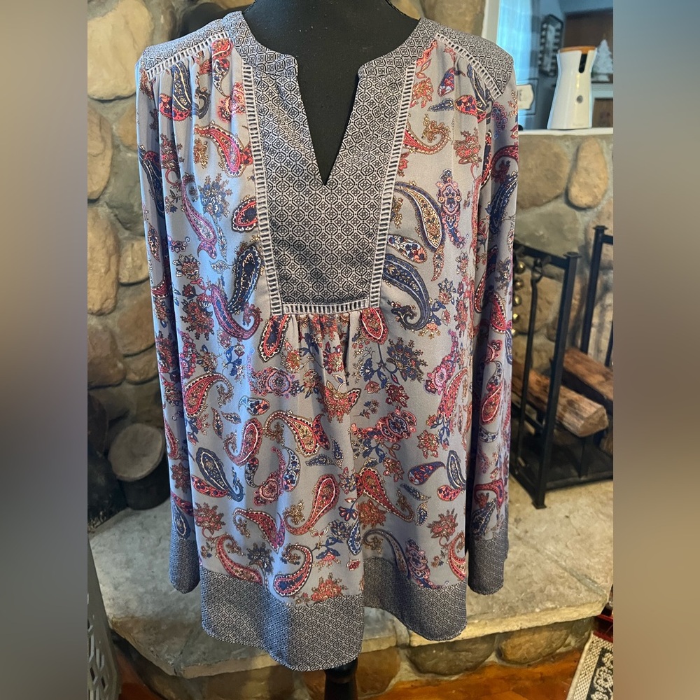 DR2 Women’s Paisley Patterned Top